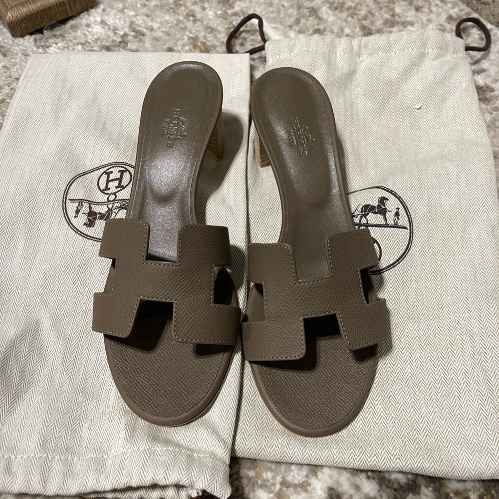 Hermes Etoupe Oasis Epsom calfskin Sandal